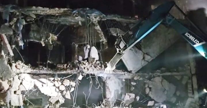 রাতারাতি ভেঙে গুঁড়িয়ে দেওয়া হল বঙ্গবন্ধু মুজিবর রহমানের বাড়ি, ভাস্কর্য ও ম্যুরাল, দেদার লুটপাট