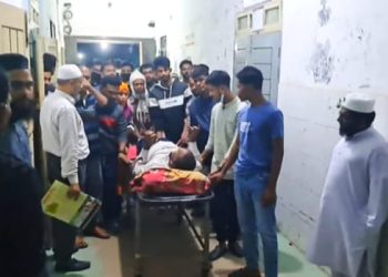 বিয়েতে নিমন্ত্রণ না করায় তুমুল সংঘর্ষ বাংলাদেশের শরীয়তপুরে, অস্ত্রের কোপ ও বোমার আঘাতে আহত ৮