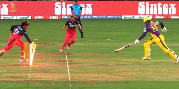 ডব্লিউপিএল ২০২৫ : ইউপি ওয়ারিয়র্স এবং আরসিবির ম্যাচ টাই, সুপার ওভারে হেরে গেল আরসিবি