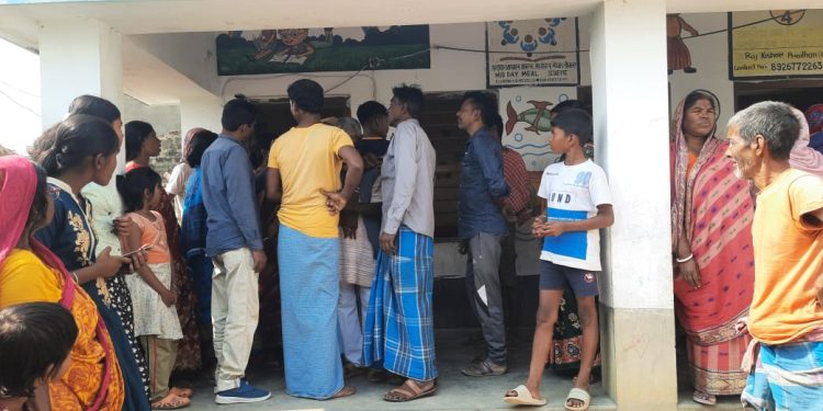 সরস্বতী পূজো না হওয়ায় কাটোয়ার প্রাথমিক স্কুলের প্রধান শিক্ষককে ঘিরে বিক্ষোভ