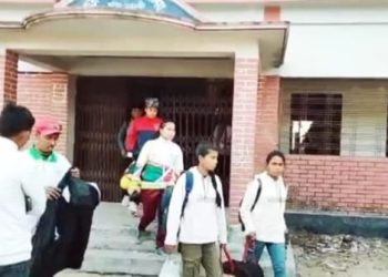 “ফুটবল নয়,পর্দা করো” : রংপুরে ফুটবল টুর্নামেন্টে মেয়েদের মাঠে নামতেই দিল না ইসলামী আন্দোলন বাংলাদেশের নেতা