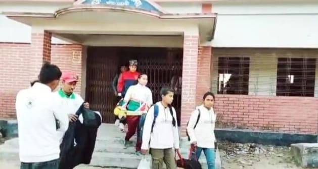 “ফুটবল নয়,পর্দা করো” : রংপুরে ফুটবল টুর্নামেন্টে মেয়েদের মাঠে নামতেই দিল না ইসলামী আন্দোলন বাংলাদেশের নেতা