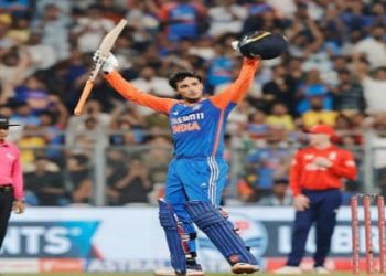 ৫৪ বলে ৭ চার ১৩ ছক্কায় ১৩৫ – ইংল্যান্ডকে নিয়ে ছেলেখেলা করলেন ওপেনার আভিষেক শর্মা