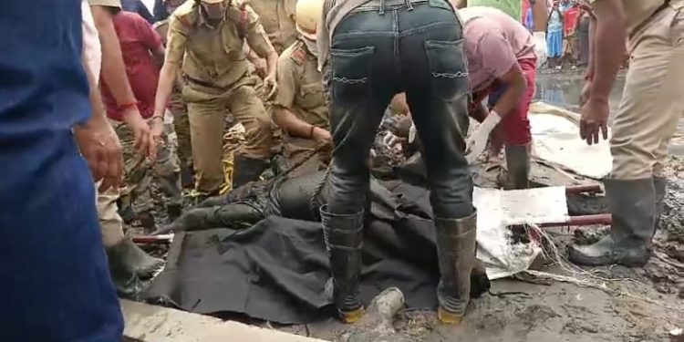 কলকাতায় ট্যানারির পাইপের বর্জ্য সাফাই করার সময় ৩ শ্রমিকের মৃত্যু, শ্রমিকদের নিরাপত্তা নিয়ে উঠছে প্রশ্ন