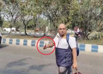 কলকাতার রাজপথে ছুরি হাতে তান্ডব চালালো মধ্যবয়সী ব্যক্তি