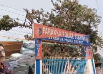 নিউ ফরাক্কা হাইস্কুলে প্রধান শিক্ষককে মারধরের ঘটনায় গ্রেফতার এক সহ শিক্ষক