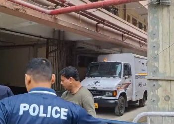 কলকাতায় নিজের সার্ভিস রিভলভার থেকে গুলি চালিয়ে আত্মঘাতী পুলিশ কর্মী