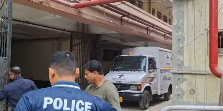 কলকাতায় নিজের সার্ভিস রিভলভার থেকে গুলি চালিয়ে আত্মঘাতী পুলিশ কর্মী