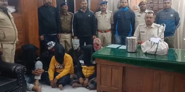 কালিয়াচকে ৩ কোটি টাকার মাদক সহ গ্রেপ্তার ৬ 