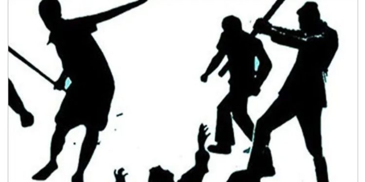 বিদ্যুৎ চুরি রুখতে গিয়ে তৃণমূলের নেতা কর্মীদের হাতে আক্রান্ত বিদ্যুৎ দফতরের কর্মীরা