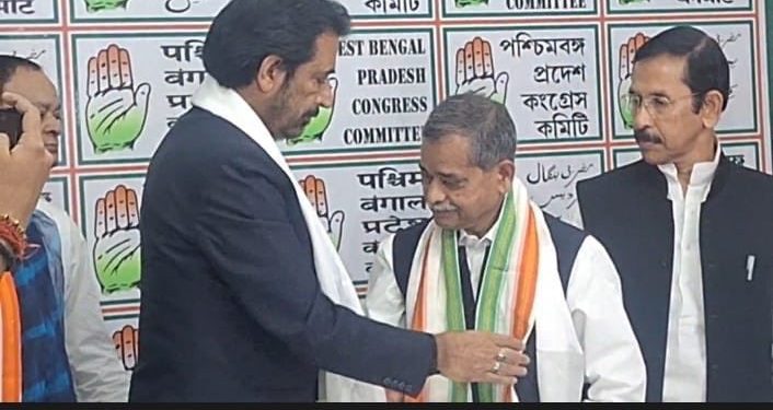 তৃণমূল ছেড়ে কংগ্রেসে যোগ দিলেন প্রণব মুখার্জির ছেলে অভিজিৎ