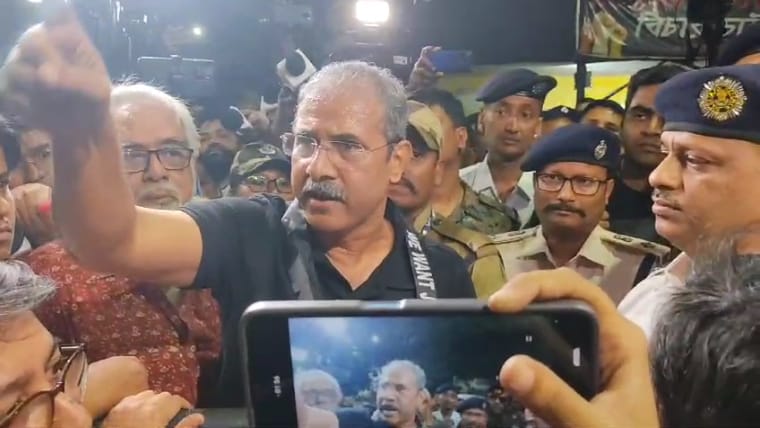 আরজি করে ঢুকতে বাধা,পুলিশের সঙ্গে বচসা,অভয়ার জন্মদিনে ফের রাজপথে চিকিৎসকরা