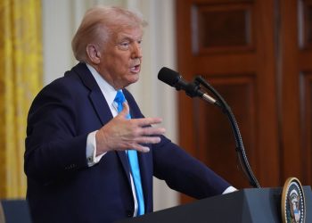 যুদ্ধ শেষে ফিলিস্তিনিদের খালি করে গাজাকে আমেরিকার হাতে তুলে দেবে ইসরায়েল : ডোনাল্ড ট্রাম্প