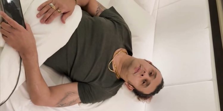 কনসার্টের মাঝখানে অসুস্থ হয়ে হাসপাতালে ভর্তি গায়ক সোনু নিগম