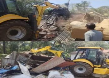 বাংলাদেশি হামিদুল্লাহ খানের অবৈধ নির্মানে চললো বুলডোজার, রোহিত শর্মা আউট হতেই স্ত্রী-ছেলে মিলে ভারত বিরোধী শ্লোগান দিয়েছিল পাকিস্তান প্রেমী হামিদুল্লাহ