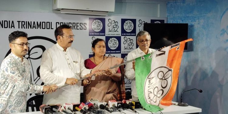 হলদিয়ার বিজেপি বিধায়ক তাপসী মণ্ডল যোগ দিলেন তৃণমূলে, ‘জেলা সভাপতির পদ থাকবে না জেনেই দলবদল’ : বললেন শুভেন্দু অধিকারী