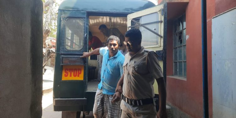 কাটোয়ায় আগ্নেয়াস্ত্রসহ ধৃত তৃণমূল কর্মী