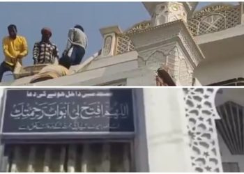 নোটিশ পেয়ে স্বেচ্ছায় বেআইনিভাবে নির্মিত ৩ তলা মসজিদ ভাঙতে শুরু করল গোরক্ষপুরের ‘আবু হুরায়রা মসজিদ’ কর্তৃপক্ষ