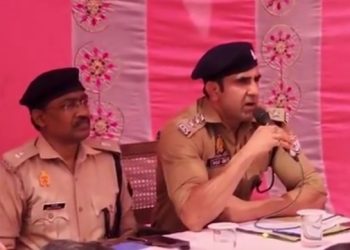 ‘ঈদে সেমাই খাওয়াতে চাইলে হোলিতেও গুজিয়া খেতে হবে, এক তরফা ধর্মনিরপেক্ষতা চলতে পারে না’ : সম্ভলের সিও অনুজ চৌধুরী