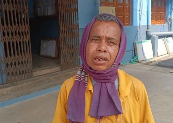 বিজেপি করার অপরাধে আবাস যোজনার অনুদান থেকে বঞ্চিত ভাতারের প্রৌঢ় ! বিডিওর দ্বারস্থ