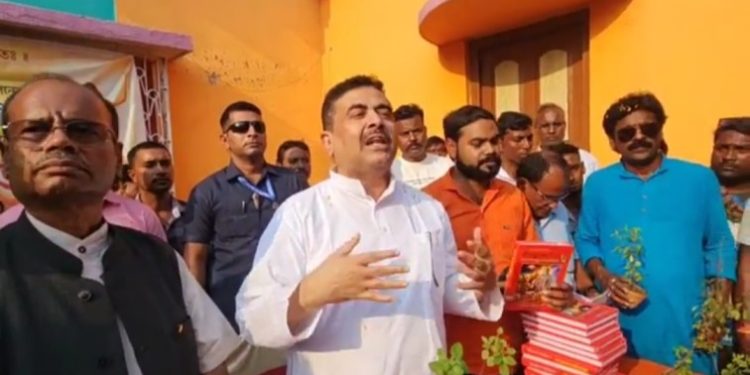 বাঙালি হিন্দুদের অস্তিত্ব সংকটে চলে এসেছে, ৫০ শতাংশের নিচে নামলেই শরিয়া শাসন : গীতা বিতরণ অনুষ্ঠানে সতর্ক করলেন শুভেন্দু অধিকারী