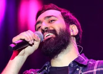 ‘হিজাব’ বিরোধী বিক্ষোভের সমর্থনে গান গাওয়ার অপরাধে শিল্পিকে ৭৪ বার বেত্রাঘাতের সাজা দিল ইরান