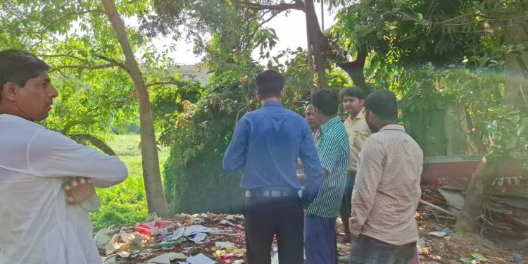 ভাতার বাজারের মধ্যে পুকুর ভরাট ! পরিদর্শনে এলেন জেলার প্রশাসনিক কর্তারা