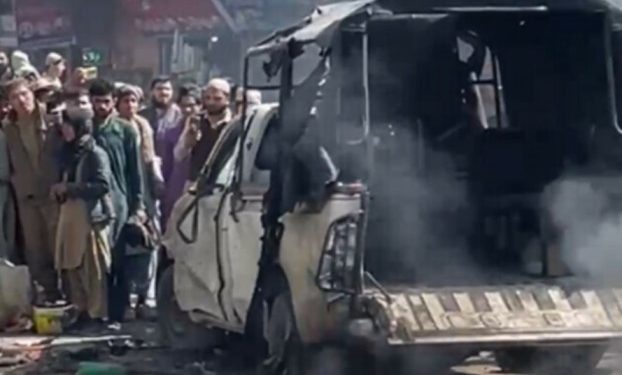 কোয়েটায় পুলিশ মোবাইল ভ্যানে বোমা বিস্ফোরণে মৃত ২, আহত পুলিশ কর্মকর্তাসহ ১৭