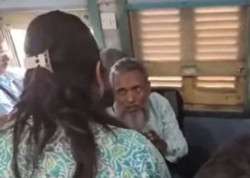 ট্রেনে চড় কান্ড : হুমকির জেরে পরীক্ষা দিতে পারলেন না তরুনী! ‘আপনার কিছু হলে গোটা রাজ্যে আগুন জ্বলবে’ : আশ্বাস দিলেন সুকান্ত মজুমদার