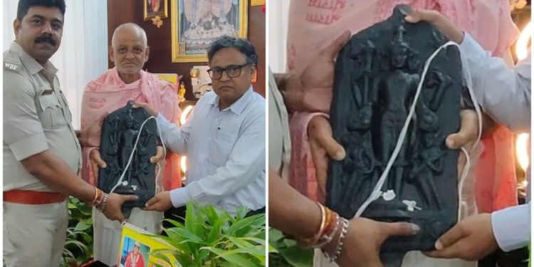 কেতুগ্রামে অজয়নদের চর থেকে ফের উদ্ধার হল ৯০০ বছরের প্রাচীন বিষ্ণুমূর্তি