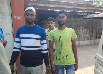 কেতুগ্রাম : ছেলের সামনেই মাকে গনধর্ষণের চেষ্টায় অভিযুক্ত ২ ভাই মহিবুল ও সফিকুল গ্রেপ্তার