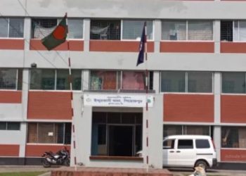 বাংলাদেশের পিরোজপুরে মাদ্রাসার ছাত্রীকে রাস্তা থেকে তুলে নিয়ে নিয়ে গিয়ে আটকে রেখে লাগাতার ধর্ষণ, গ্রেপ্তার বাবা ও ছেলে