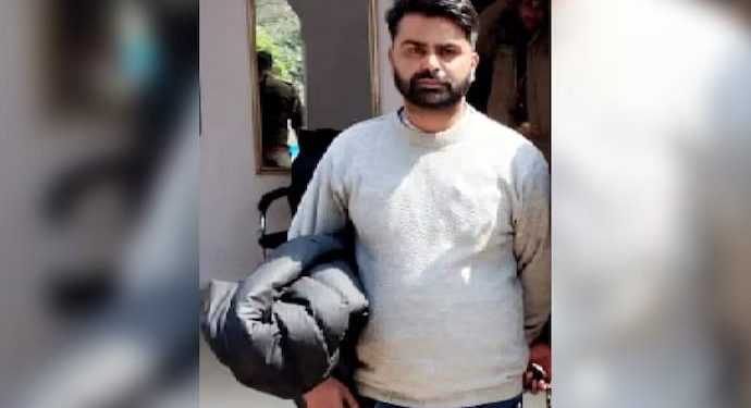 ‘জন্নত’ পাওয়ার জন্য দলিত মেয়েকে অপহরণ করে ২ মাস ধরে গনধর্ষণ, জোর করে খাওয়ায় গরু ও মোষের মাংস, অ্যাসিড দিয়ে পুড়িয়ে দেয় হাতের ‘ওঁ’ ট্যাটু, ৪ নরপশুর অন্যতম সলমন গ্রেপ্তার