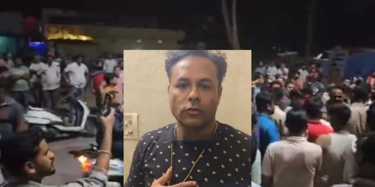 হিন্দু কিশোরীকে গোপনাঙ্গ দেখালো দোকানদার মোহাম্মদ রফিক খান, বেগতিক বুঝে আশ্রয় নেওয়া মসজিদ ঘিরে ফেললো ক্ষুব্ধ জনতা