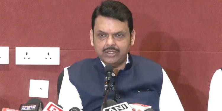 নাগপুরের হিংসায় হওয়া ক্ষতি দাঙ্গাকারীদের সম্পত্তি থেকে উসুল করা হবে বলে জানালেন মুখ্যমন্ত্রী ফড়নবিশ, বললেন- ‘বুলডোজার চালানো হবে, কোনো দাঙ্গাকারীকে রেহাই দেওয়া হবে না’