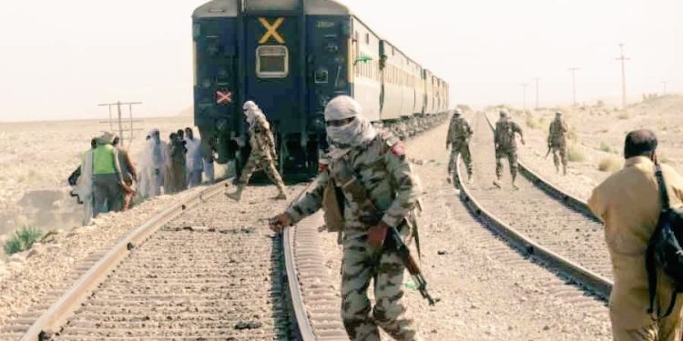 ট্রেন ছিনতাইকারী স্বাধীনতাকামী বেলুচ যোদ্ধারা ৩০ জনেরও বেশি পাকিস্তান সেনাকে হত্যা করেছে