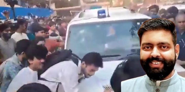 “বামপন্থা মানেই দেশদ্রোহিতা, মাওবাদ ও নকশাল গণতন্ত্রের শত্রু”: বললেন বিজেপি নেতা তরুনজ্যোতি তিওয়ারি