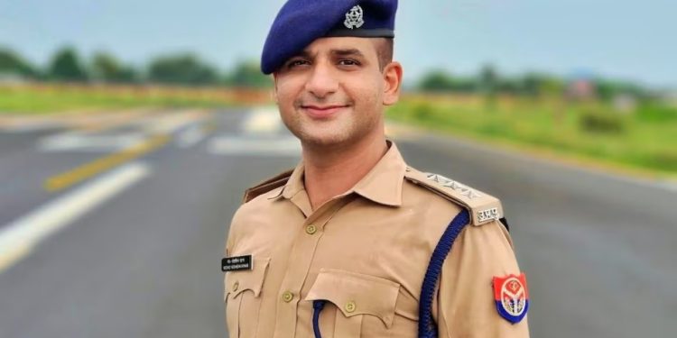 ইউপি : পিএইচডি স্কলারকে ধর্ষণের অভিযোগে বরখাস্ত এসিপি মহসিন খান