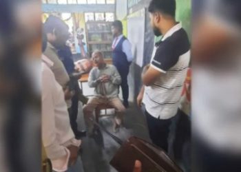 বাংলাদেশের মুন্সিগঞ্জে স্কুল ছাত্রী ধর্ষণে অভিযুক্ত ৬০ বছরের আবুল হোসেনকে গনধোলাই