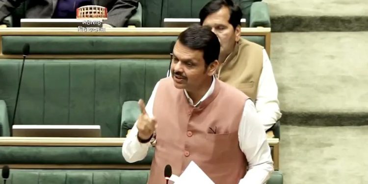 নাগপুরে বেছে বেছে হিন্দুদের দোকানে হামলা ! মুখ্যমন্ত্রী দেবেন্দ্র ফড়নবিশ এই হামলাকে ‘সুপরিকল্পিত ষড়যন্ত্র’ বলেছেন