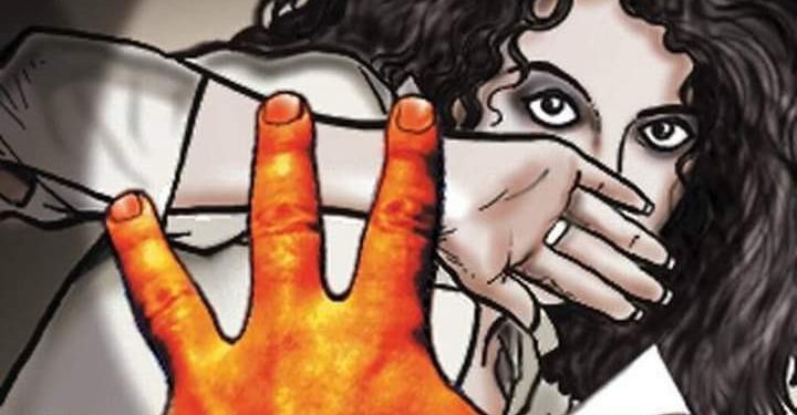 বাংলাদেশ : চাকরি করে দেওয়ার আশ্বাস দিয়ে সাতক্ষীরায় ডেকে এনে তরুনীকে গনধর্ষণ করল ৩ ভাই মেহেদি হাসান, সাকিব হোসেন,গোলাম রসুলসহ ৬ জন নরপশু