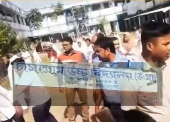 মালদা : পরীক্ষার শুরুর আগে টুকলি তল্লাশি চালানোর অপরাধে ৬ শিক্ষককে ব্যাপক মারধর করল পরীক্ষার্থীরা