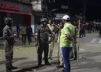 হাজারিবাগে মঙ্গলা শোভাযাত্রা মসজিদের পাশ দিয়ে যেতেই পাথরবাজি, দুই সম্প্রদায়ের সংঘর্ষ, লাঠিচার্জ ও শুন্যে গুলি চালালো পুলিশ