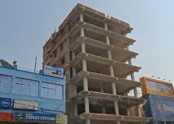 বেআইনি বহুতল নিয়ে কড়া পদক্ষেপ বর্ধমান পুরসভার,১৫ দিনের মধ্যে আট তলার বহুতল ভেঙে ফেলার নির্দেশ