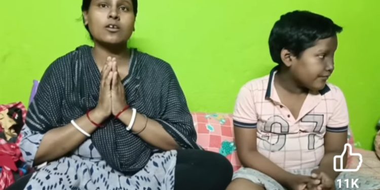 স্বামী ও কিশোর পুত্র ক্যানসারে আক্রান্ত, সাহায্যের জন্য সোশ্যাল মিডিয়ায় কাতর আবেদন জানালেন কাটোয়ার গৃহবধূ