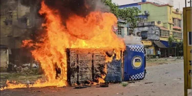 ধুলিয়ানে থাকছে কেন্দ্রীয় বাহিনী, পরিস্থিতির উপর নজর রাখতে বিশেষ কমিটি, ক্ষতিগ্রস্তদের পুনর্বাসনের জন্য বিশেষ স্কীম তৈরির নির্দেশ দিল কলকাতা হাইকোর্ট ; কেন্দ্রের রিপোর্টে চাঞ্চল্যকর তথ্য