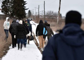 তালিবানের আমলে বেকারত্ব চরমসীমায় ; আফগান তরুণরা দেশ ছেড়ে পালিয়ে গিয়ে আর ফিরে আসে না