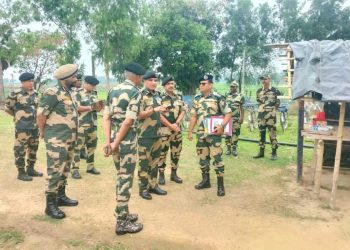 ঝিনাইদহ সীমান্তে ২ বাংলাদেশি মাদক পাচারকারীকে গুলি করে মারল বিএসএফ