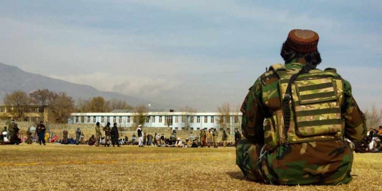 নারীসহ ১৭ জনকে খেলার মাঠে নিয়ে গিয়ে বেত দিয়ে চাবকালো তালেবান