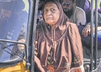 সার্ক ভিসা বাতিল : ভারত ছাড়ছে পাকিস্তানিরা, আটারিতে ব্যাপক ভিড়, বাণিজ্য অনিশ্চিত